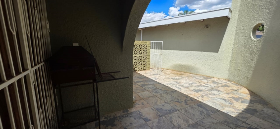 4 Bedroom Property for Sale in Flamwood North West